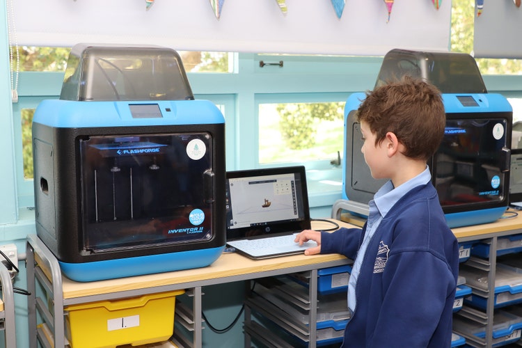 Student at 3D printers